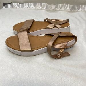 Pierre Dumas Women's Susa-1 Platform sandals size 7.5